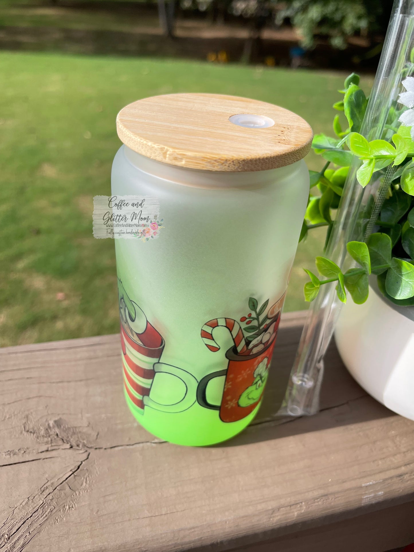 Christmas Grinches Coffee 16oz Green Ombre Glass Can