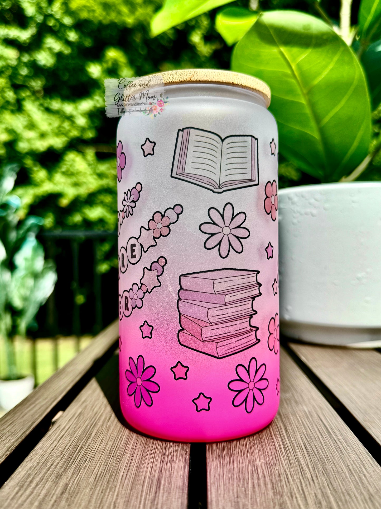 Just One More Chapter 16oz Pink Glass Can